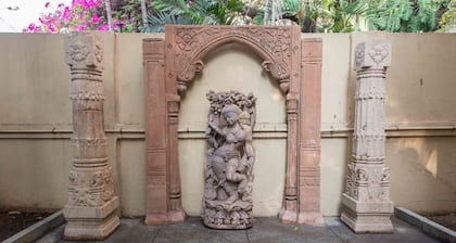 Hanu Reddy Residences Wallace Garden