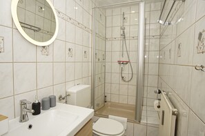 Appartement, 1 slaapkamer, terras (free access to pool and sauna nearby) | Badkamer | Een douche