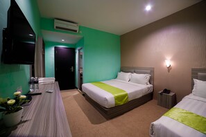 In-room safe, individually decorated, desk, soundproofing - Greenland Hotel Batam (Batam)