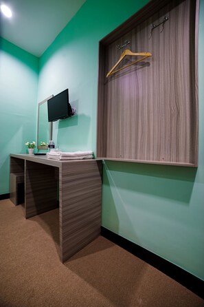 In-room safe, individually decorated, desk, soundproofing - Greenland Hotel Batam (Batam)