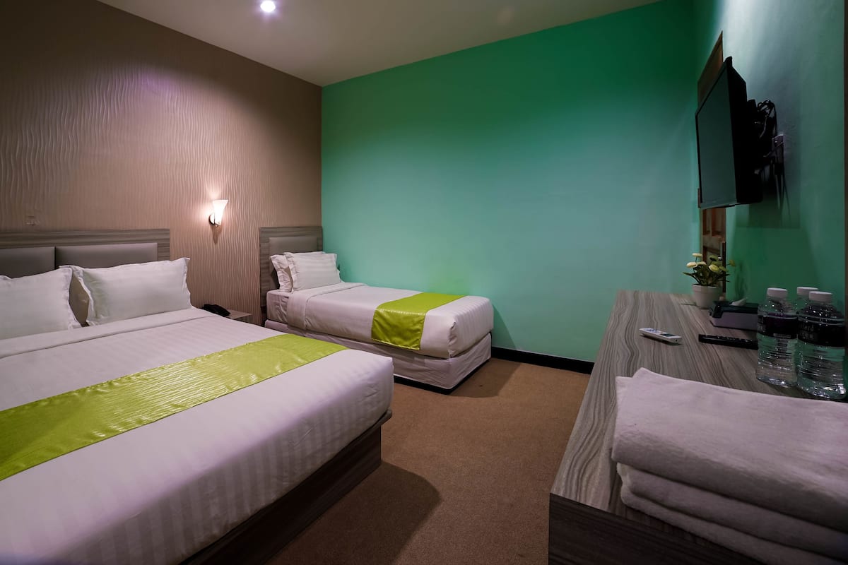 Grand Deluxe (3 persons) | In-room safe, desk, soundproofing, WiFi (free)