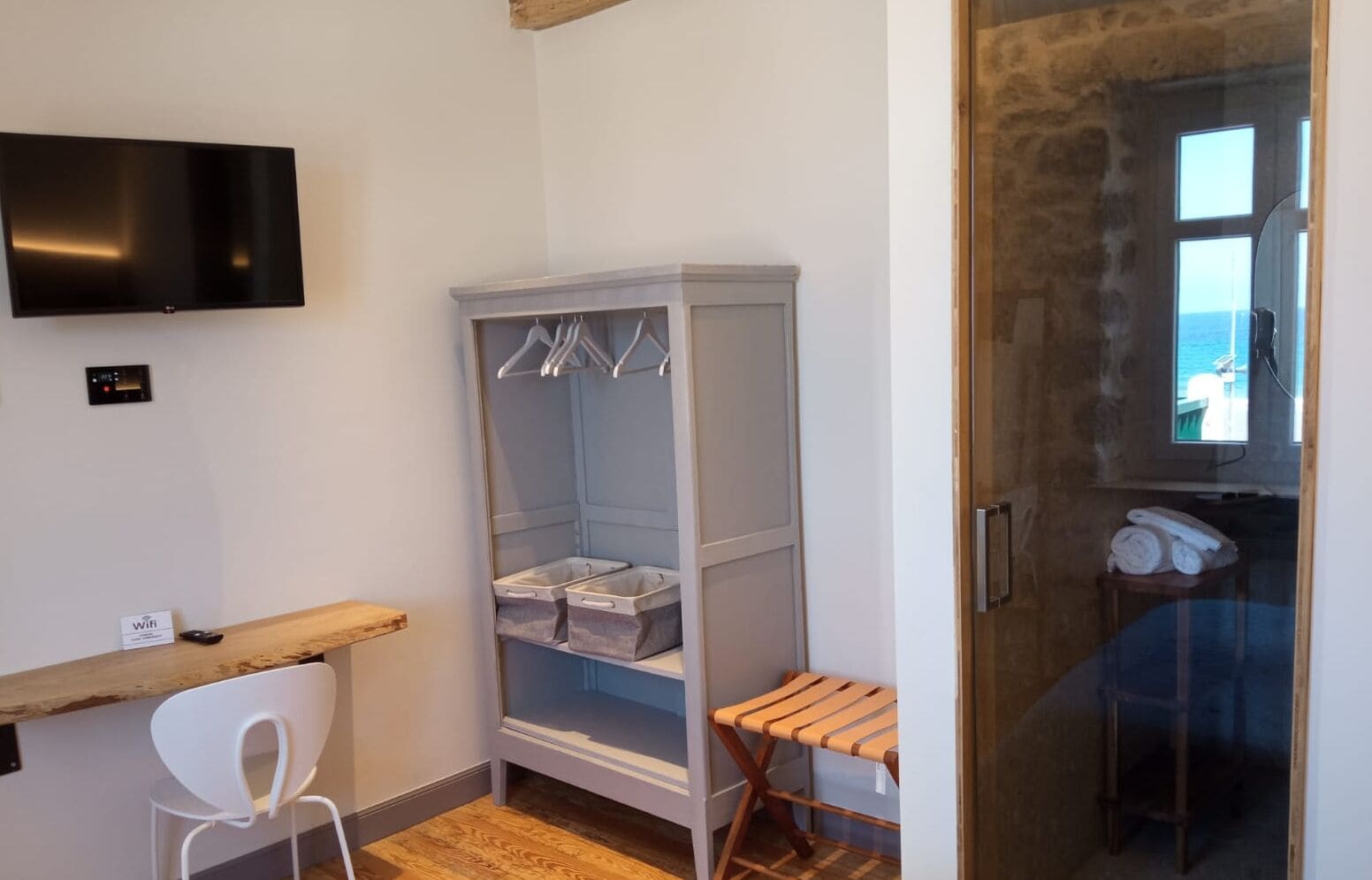 superior single room, sea view | 1 bedroom, desk, laptop workspace, blackout curtains