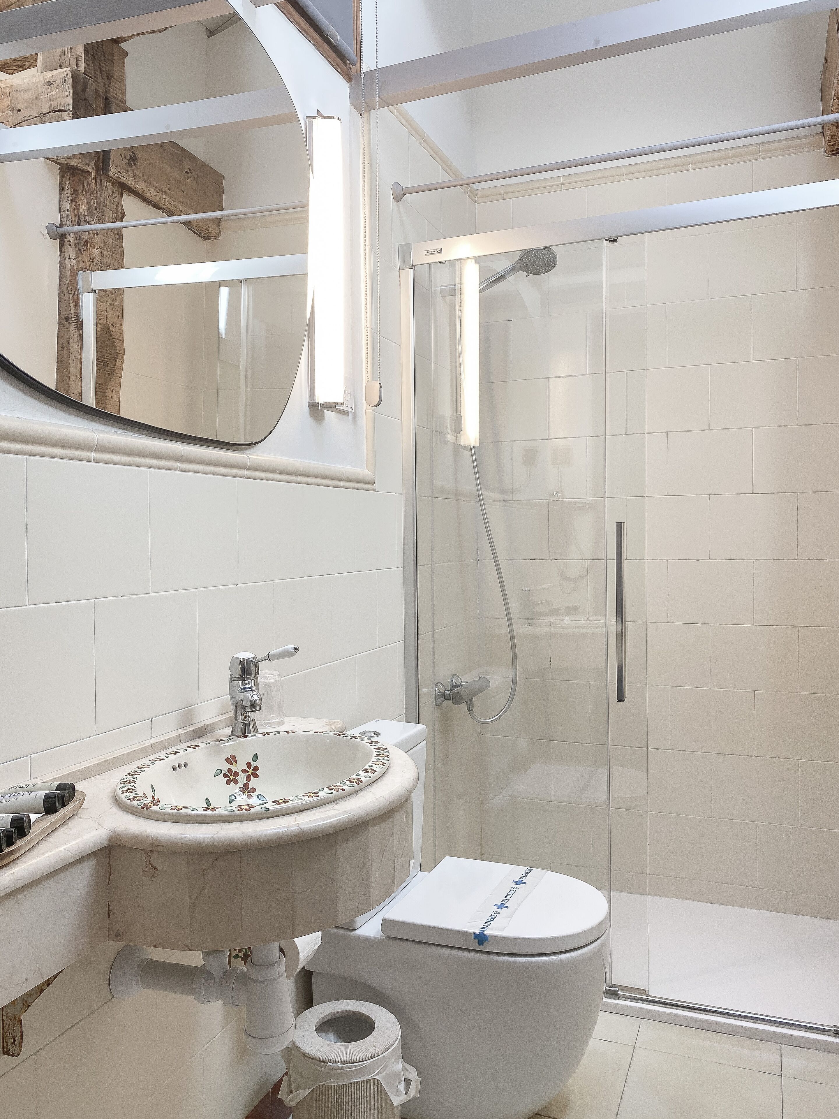 deluxe double room, ocean view (2-3 pax) | bathroom | free toiletries, hair dryer, towels
