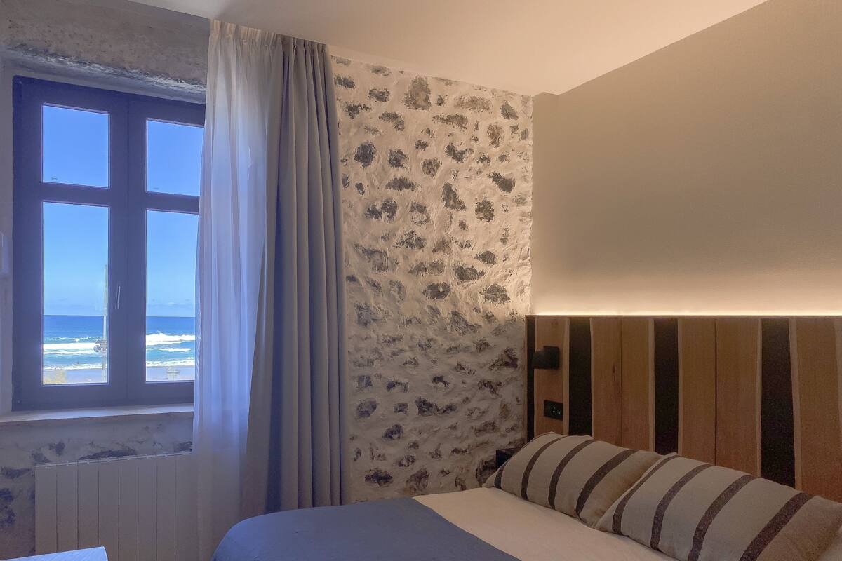Deluxe Double Room, Sea View (2 pax) | Desk, laptop workspace, blackout drapes, WiFi (free)