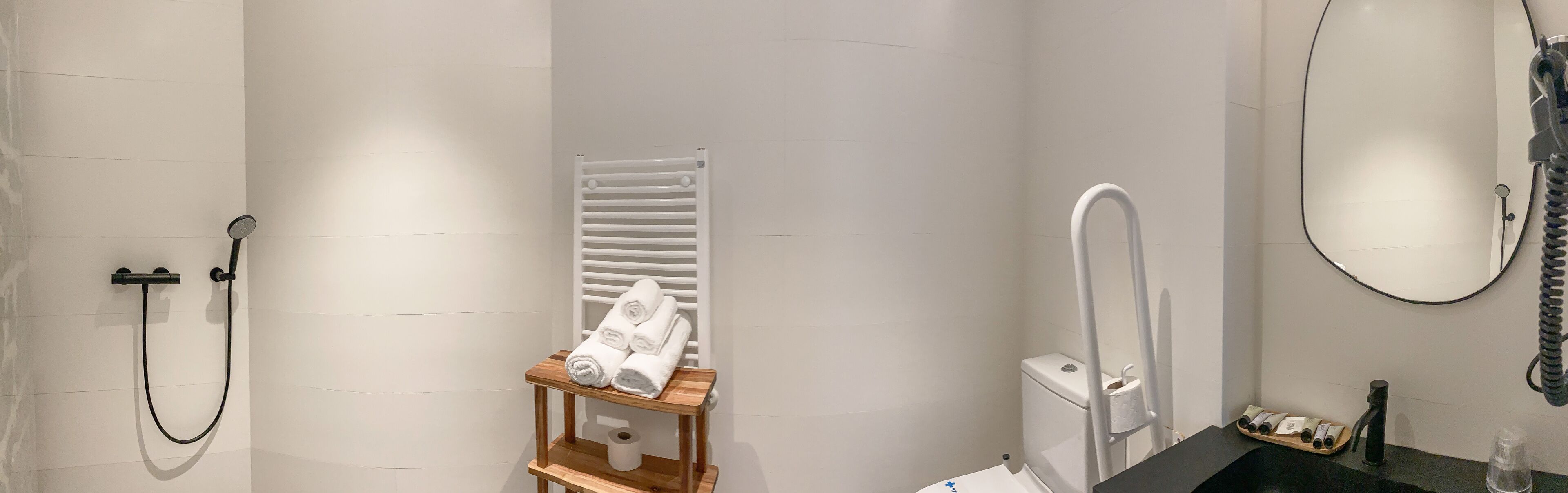 deluxe double room, sea view (pmr) | bathroom | free toiletries, hair dryer, towels