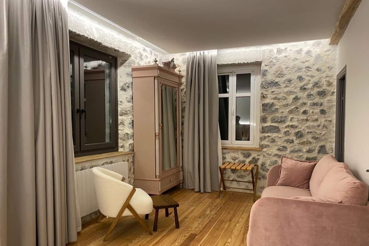 Superior Double Room (Deluxe) | Desk, laptop workspace, blackout drapes, WiFi (free)