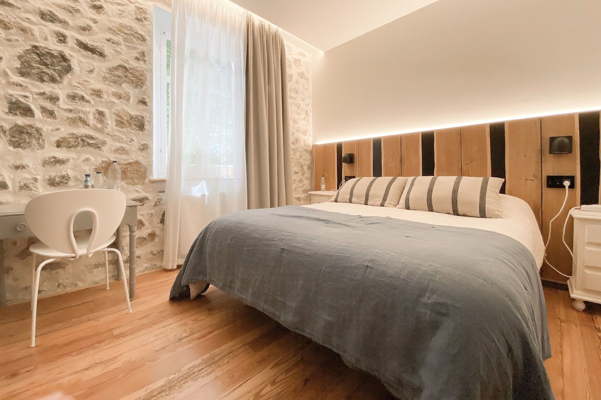 Deluxe Double Room (2 pax) | Desk, laptop workspace, blackout drapes, WiFi (free)