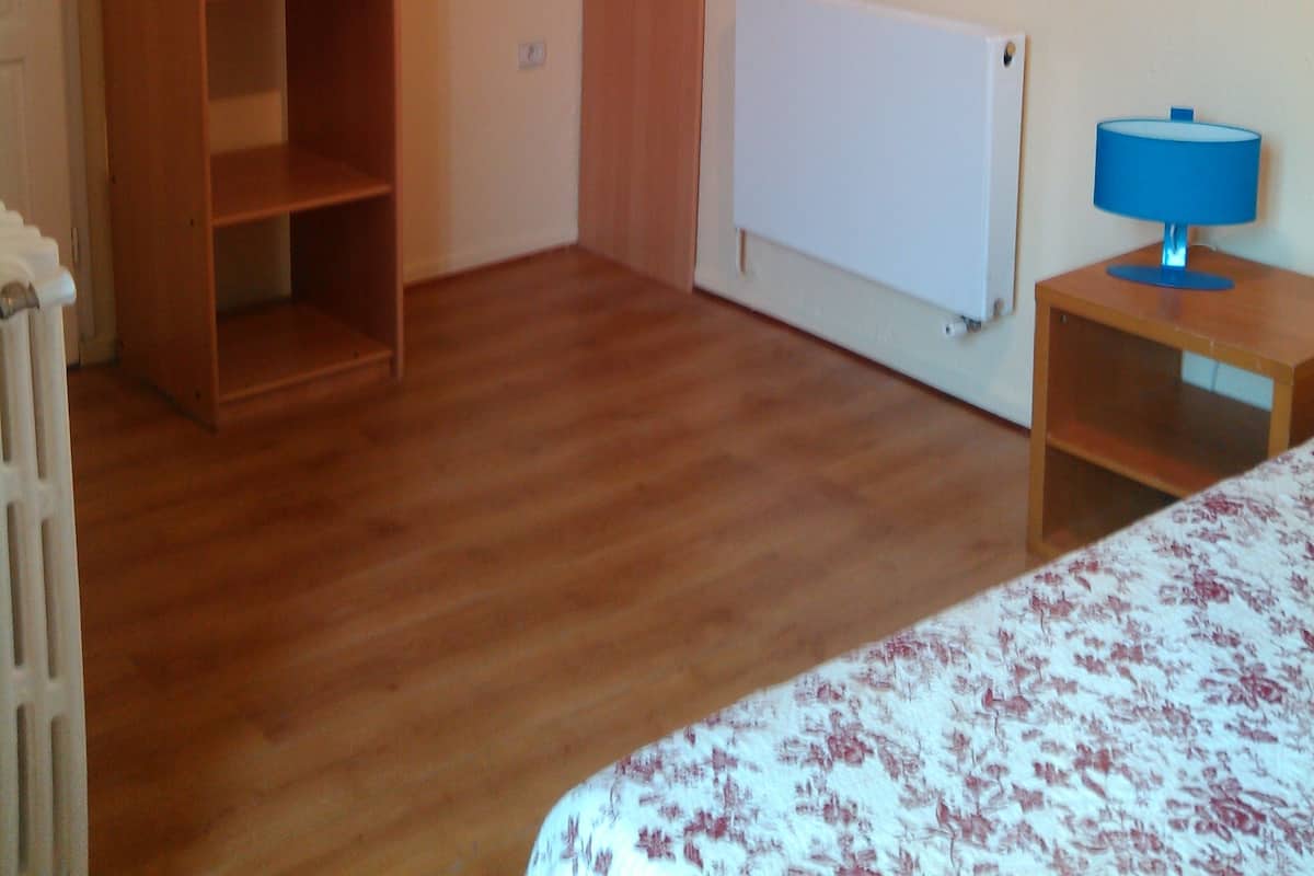 Habitación doble | Escritorio, cunas gratuitas, camas extra y wifi gratis