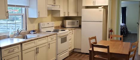 Exclusive Room | Dapur peribadi | Ketuhar gelombang mikro (atas permintaan)