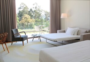 Phòng dành cho gia đình (2 Adults + 2 Children) | Minibar, két bảo mật tại phòng, bàn, phòng cách âm 