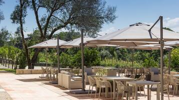 S'hi serveixen sopars i plats de cuina regional