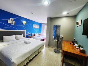 Habitación triple Premium | 1 habitación, ropa de cama hipoalergénica y escritorio 