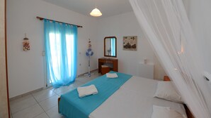Iron/ironing board, cribs/infant beds, rollaway beds (surcharge) - Corfu Sea Palm Residence (Corfu)