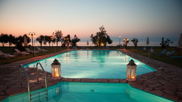 Outdoor pool - Corfu Sea Palm Residence (Corfu)