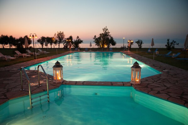 Outdoor pool - Corfu Sea Palm Residence (Corfu)
