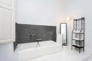 Kamar Quadruple | Kamar mandi | Perlengkapan mandi gratis dan handuk