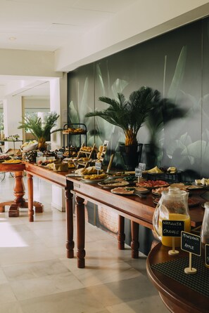 Café da manhã com buffet todos os dias (EUR 15 por pessoa)