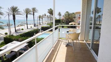 Habitación estándar con 1 cama matrimonial o 2 individuales, balcón, vista al mar | Vista desde la habitación