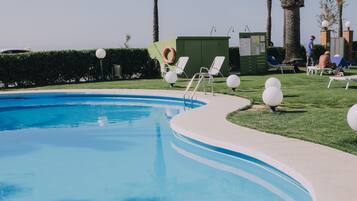 Outdoor pool, pool umbrellas, sun loungers
