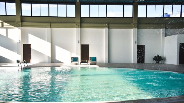 Indoor pool - BESM Traveler's Inn (San Leonardo)