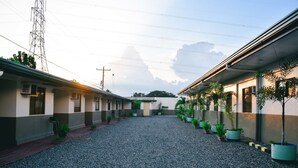 Indoor wedding - BESM Traveler's Inn (San Leonardo)
