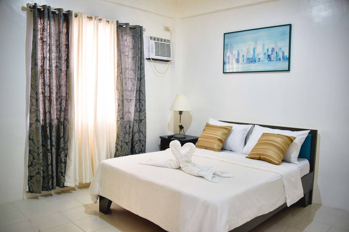 Habitación doble Deluxe, 2 habitaciones, para no fumadores | Escritorio, tabla de planchar con plancha, camas extra y wifi gratis