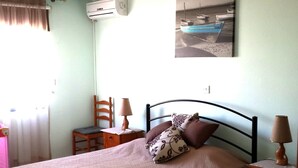 Appartement, 2 chambres | Coffre-fort, système d’insonorisation, fer et planche à repasser