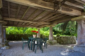 Traditional House, 3 Bedrooms | Outdoor dining