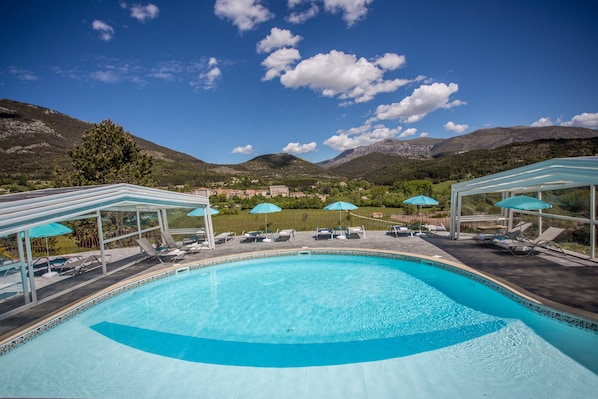 Piscine extérieure (ouverte en saison)