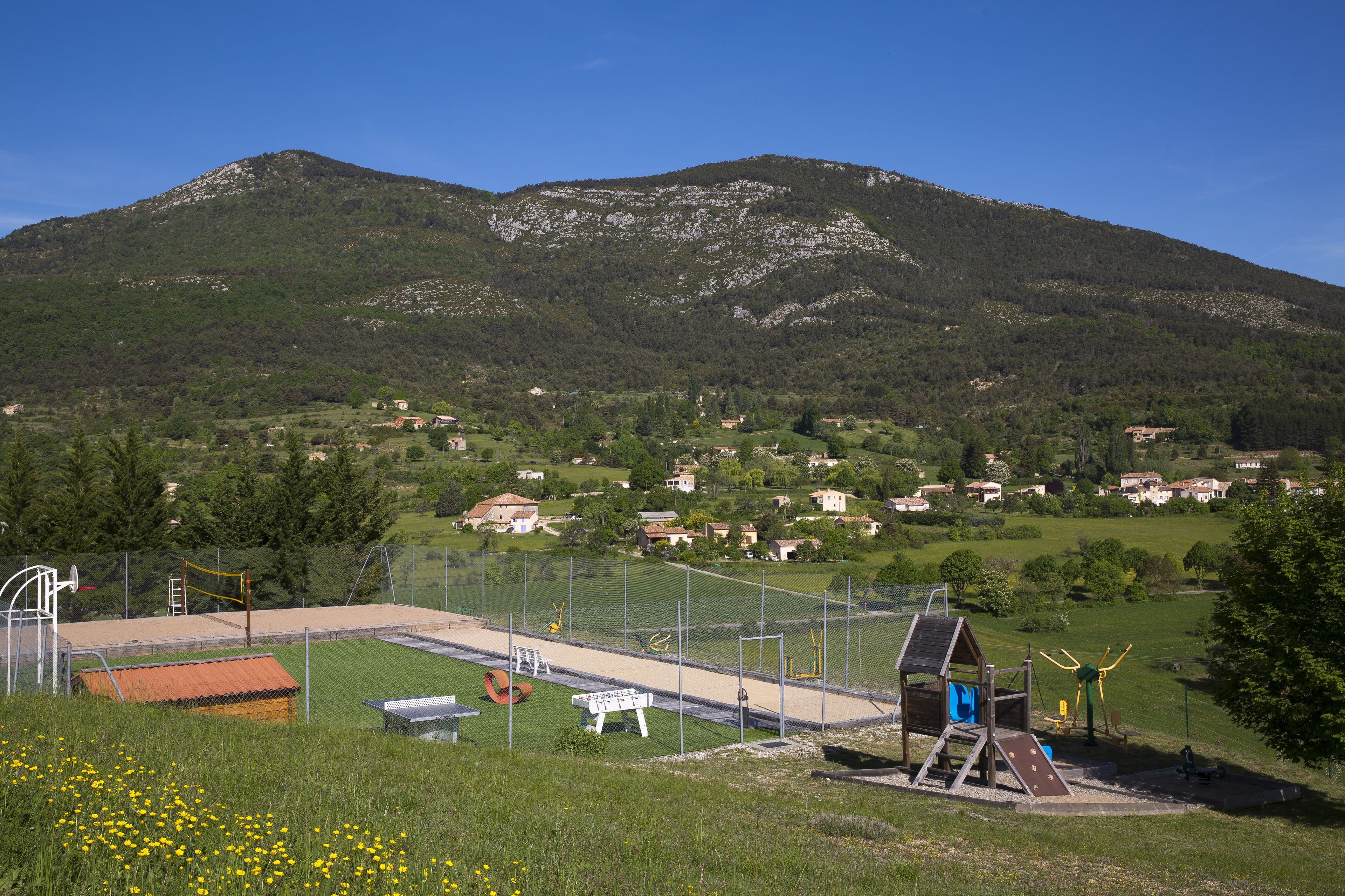 children’s play area – outdoor