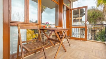 Deluxe Apartment, Kitchen (Large) | Balcony