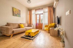 0-inch Smart TV with satellite channels - Old Town Deluxe Flats (Antalya)