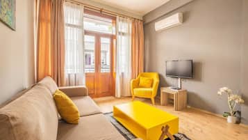 0-Zoll-Smart-TV mit Satellitenempfang