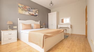 Deluxe Apartment, Kitchen (Large) | 1 bedroom, desk, laptop workspace, soundproofing