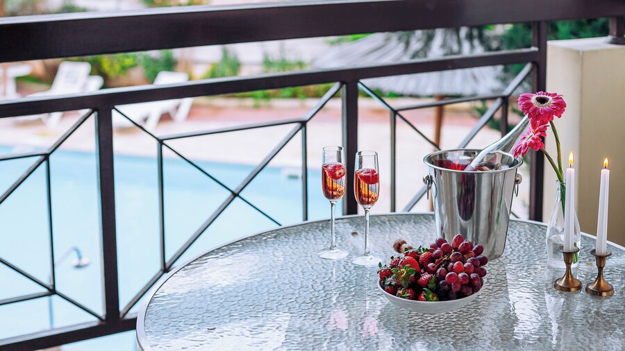 Artemis Cynthia Complex