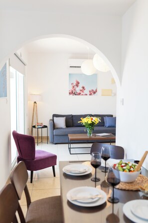 1 habitación, cortinas blackout y sistema de insonorización 