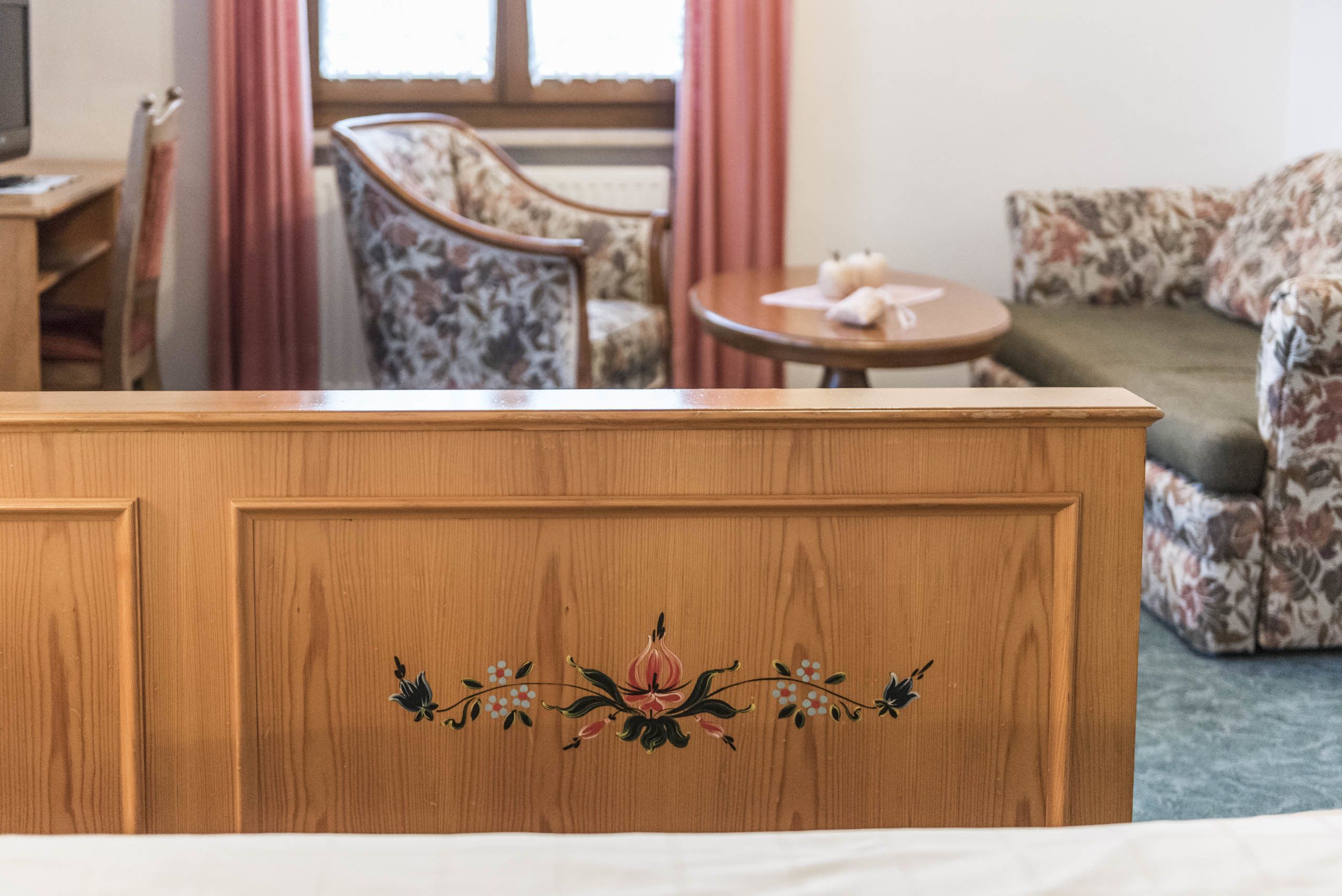 hypo-allergenic bedding, minibar, in-room safe, desk