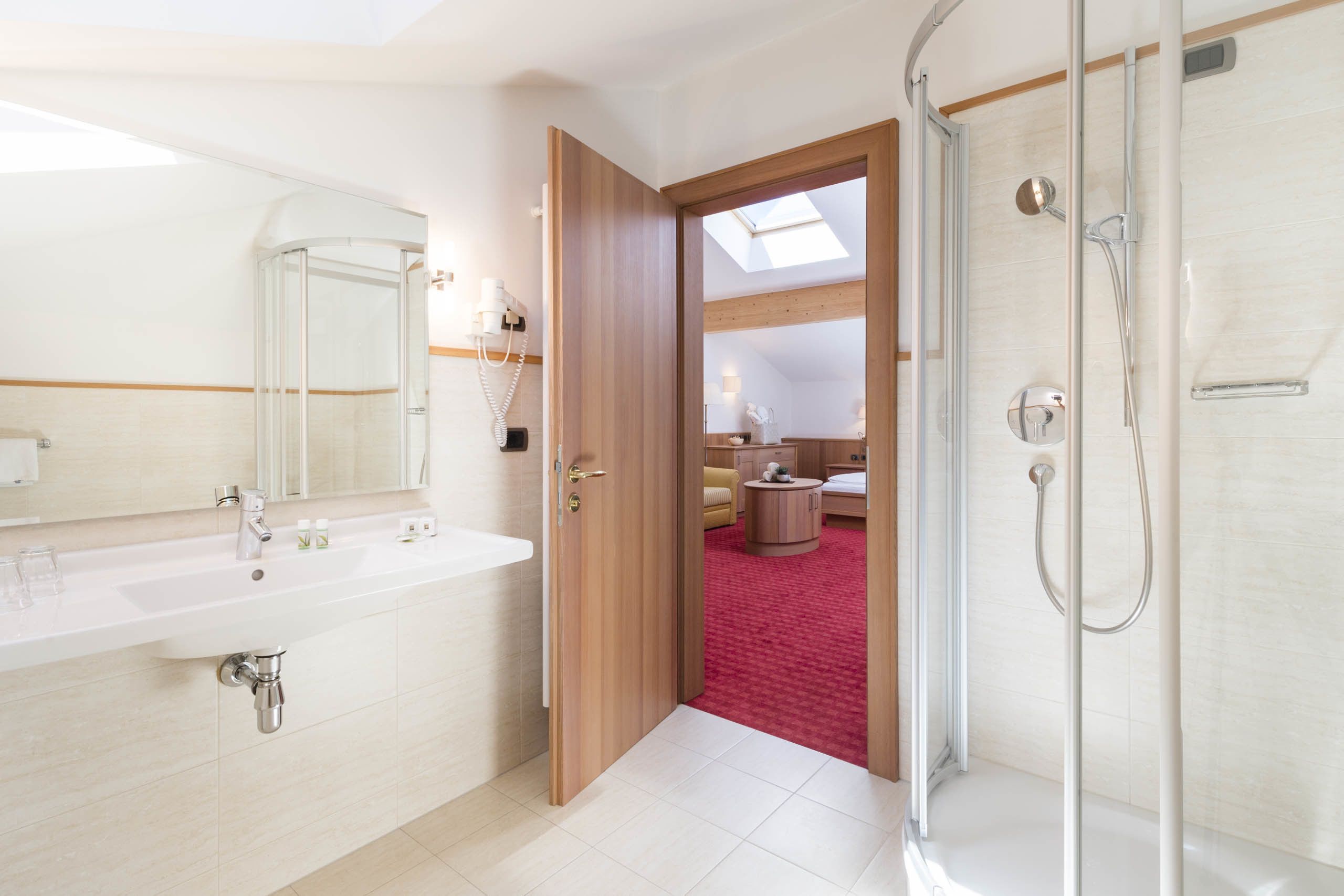 suite | hypo-allergenic bedding, minibar, in-room safe, desk