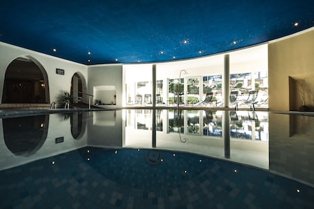 Indoor pool. Hotel Peter