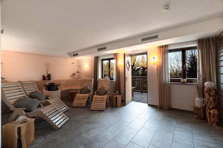 Couples treatment rooms, body treatments, hydrotherapy, aromatherapy. Hotel Peter