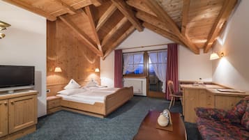 Comfort tweepersoonskamer | Hypoallergeen beddengoed, een minibar, een kluis op de kamer, een bureau
