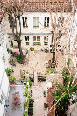 客房內保險箱、獨特裝潢、書桌、搖籃/嬰兒床