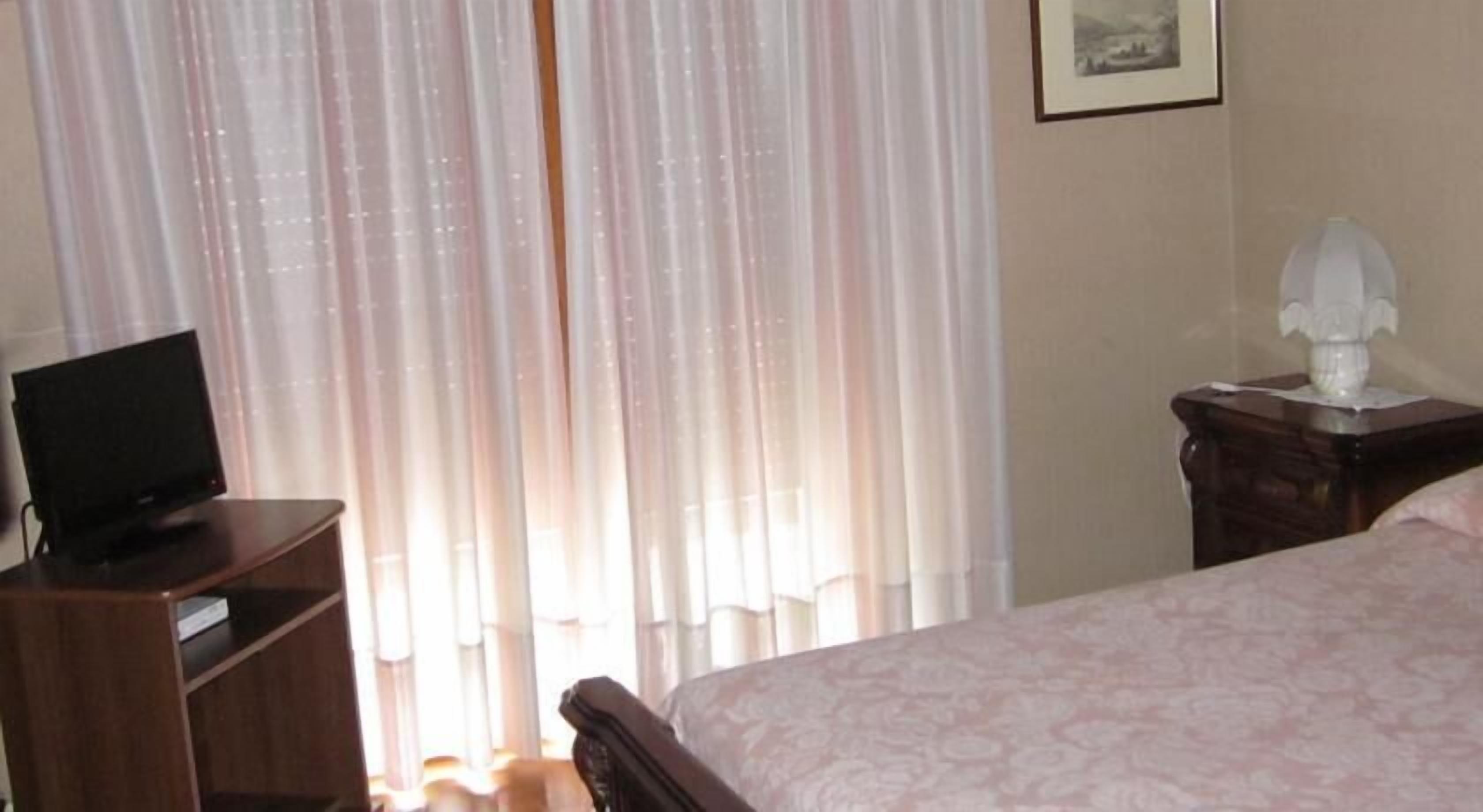 double or twin room | cots/infant beds, free wifi