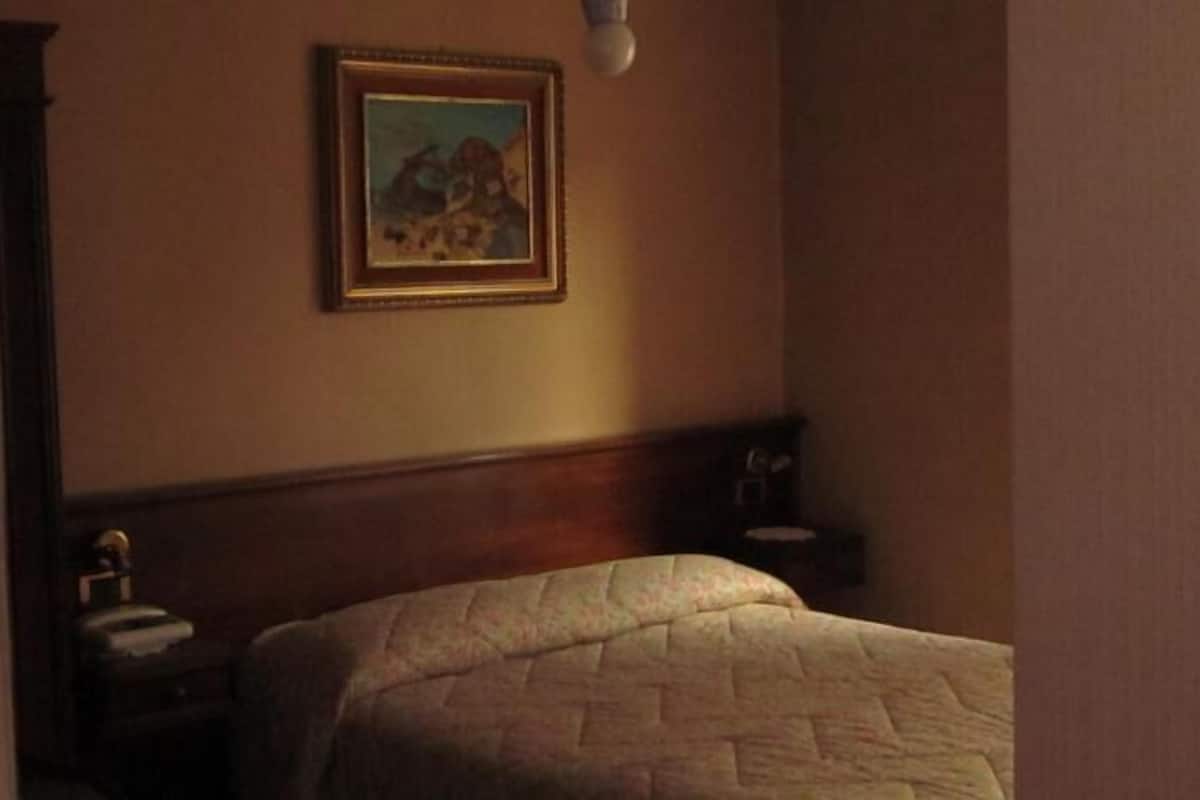 cots/infant beds, free wifi