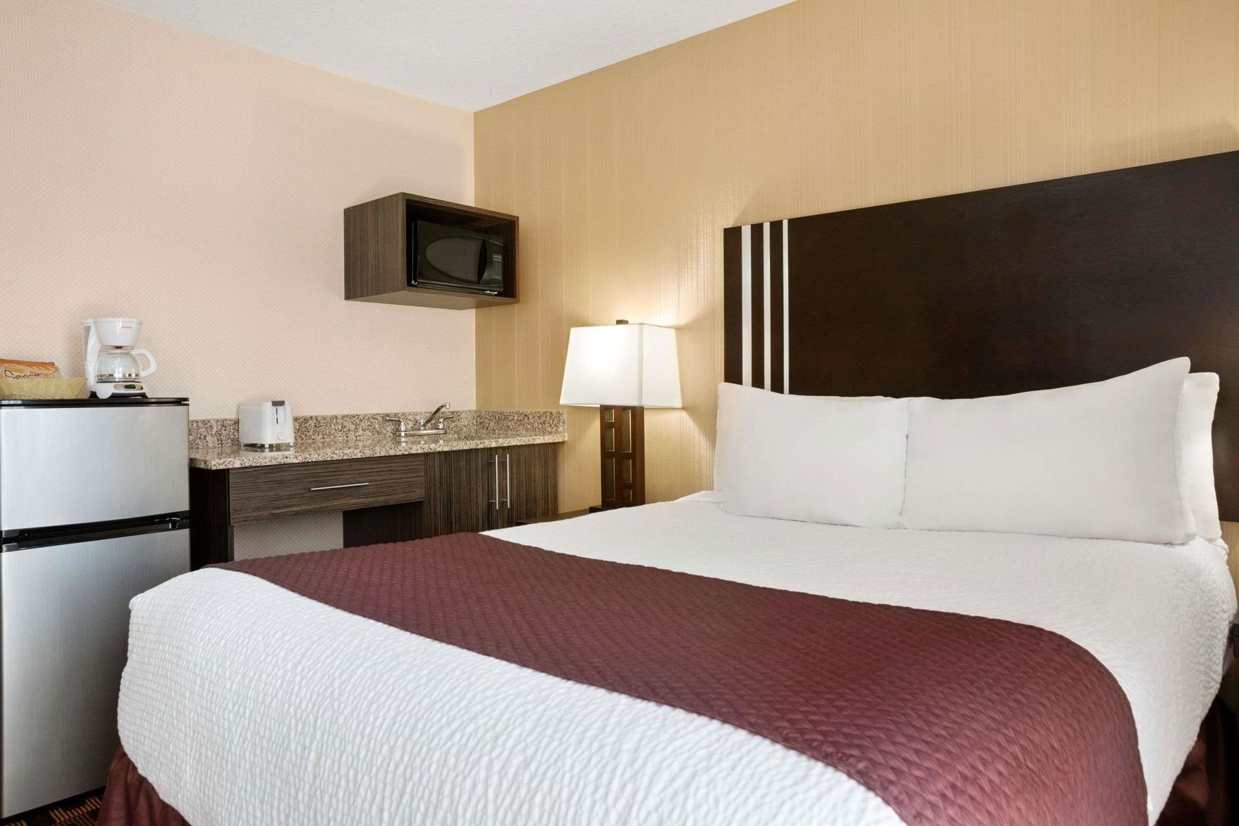 Desk, iron/ironing board, free WiFi, bed sheets
