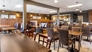 Breakfast, lunch and dinner served - Days Inn by Wyndham Sylvan Lake (Sylvan Lake)