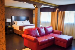 Efficiency, Room, 1 King Bed, Non Smoking, Kitchen | Desk, iron/ironing board, free WiFi, bed sheets