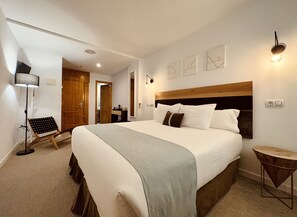 Superior Double Room, 1 Bedroom, Ground Floor | Egyptian cotton sheets, premium bedding, down duvets, minibar - LUZ Vejer Hospedería (Vejer de la Frontera)