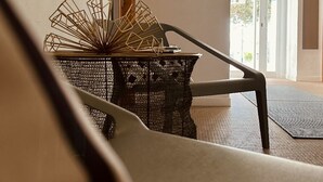 A hotel lobby with a reception desk, a door marked 'SALIDA', and a sign indicating the exit. - LUZ Vejer Hospedería (Vejer de la Frontera)