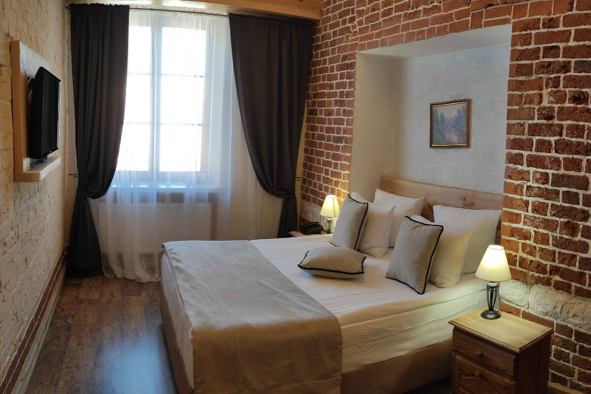 Comfort Double Room | 1 bedroom, in-room safe, individually decorated, individually furnished